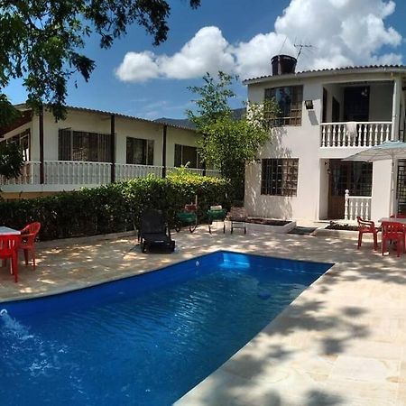 Casa Familiar Y De Descanso Villa Lorenza - Apulo Cund. Luaran gambar