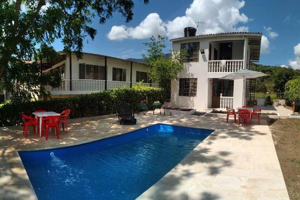 Casa Familiar Y De Descanso Villa Lorenza - Apulo Cund. Luaran gambar