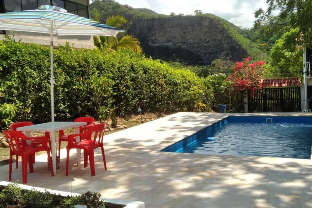 Casa Familiar Y De Descanso Villa Lorenza - Apulo Cund. Luaran gambar