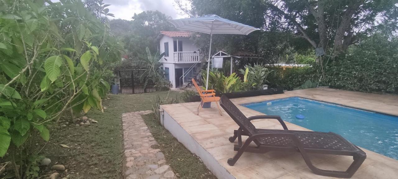 Casa Familiar Y De Descanso Villa Lorenza - Apulo Cund. Luaran gambar