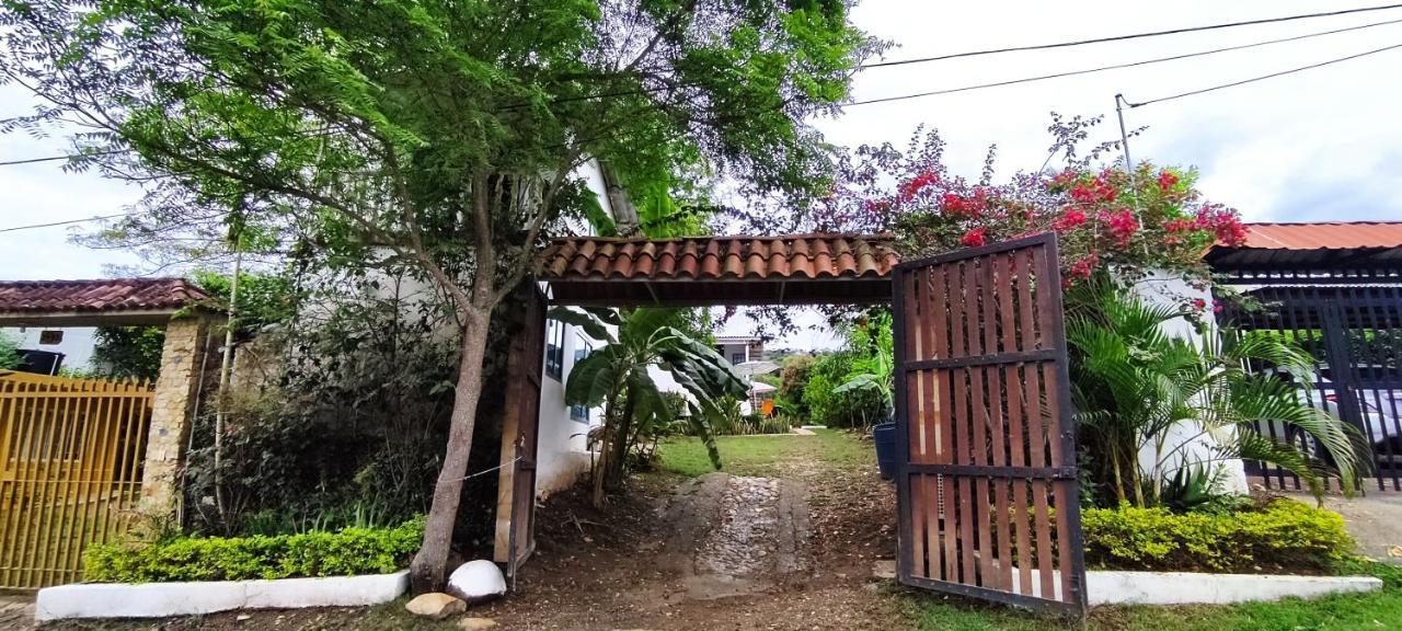 Casa Familiar Y De Descanso Villa Lorenza - Apulo Cund. Luaran gambar