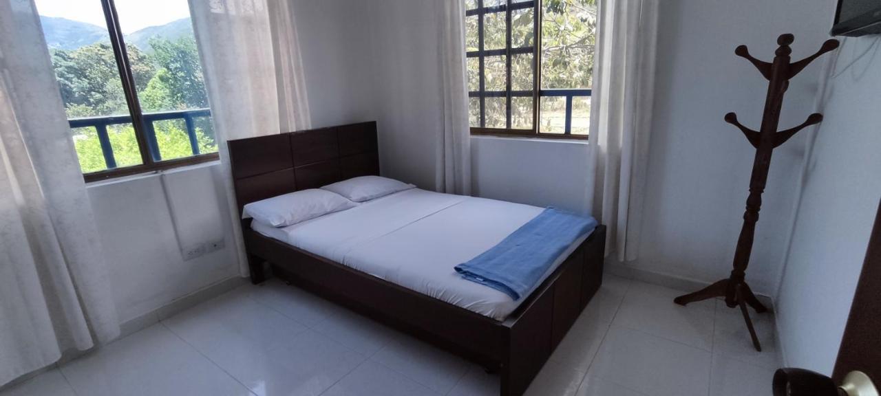 Casa Familiar Y De Descanso Villa Lorenza - Apulo Cund. Luaran gambar
